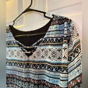 Flow/Loose fitting woman’s blouse